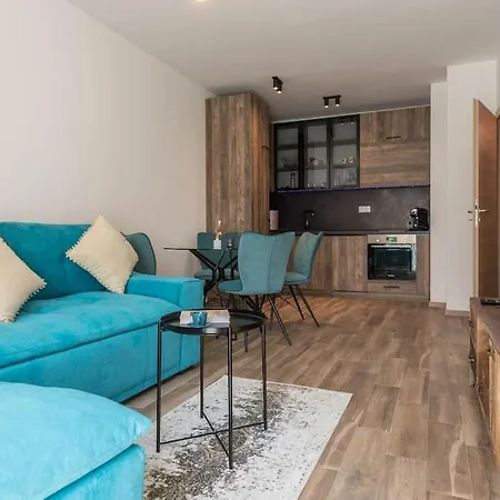 Azur Deluxe Apartment *