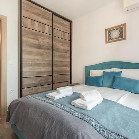 Azur Deluxe Apartment *